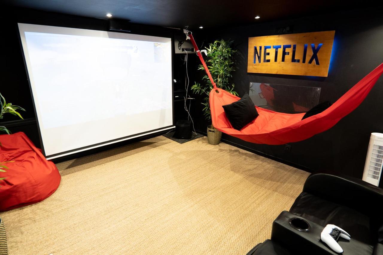 ואלנסיין Capsule Cinema - Balneo Home Cinema Playstation 5 מראה חיצוני תמונה